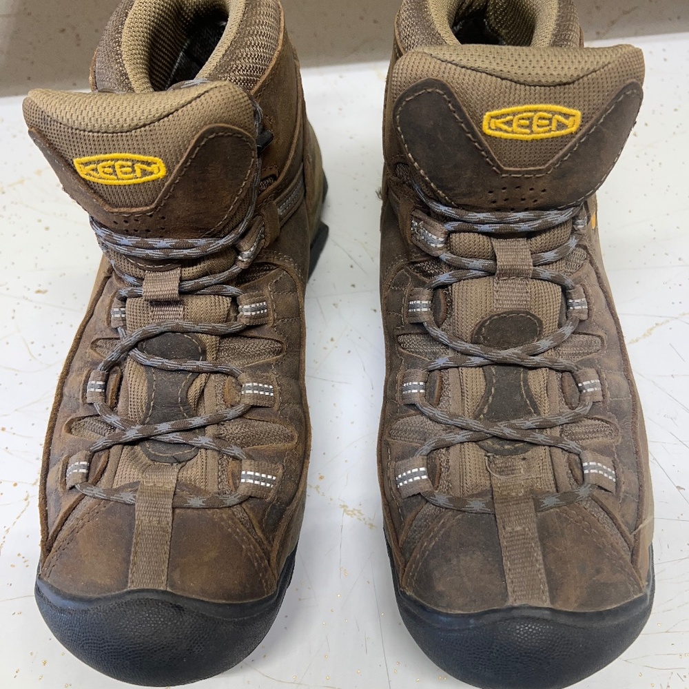 Women’s Keen hiking boots